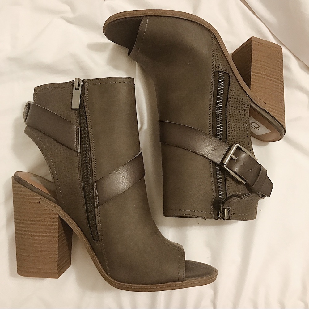 DV grey Booties
